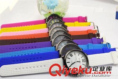 2013潮流熱銷新款 韓版時尚硅膠手表廠家批發定制服務